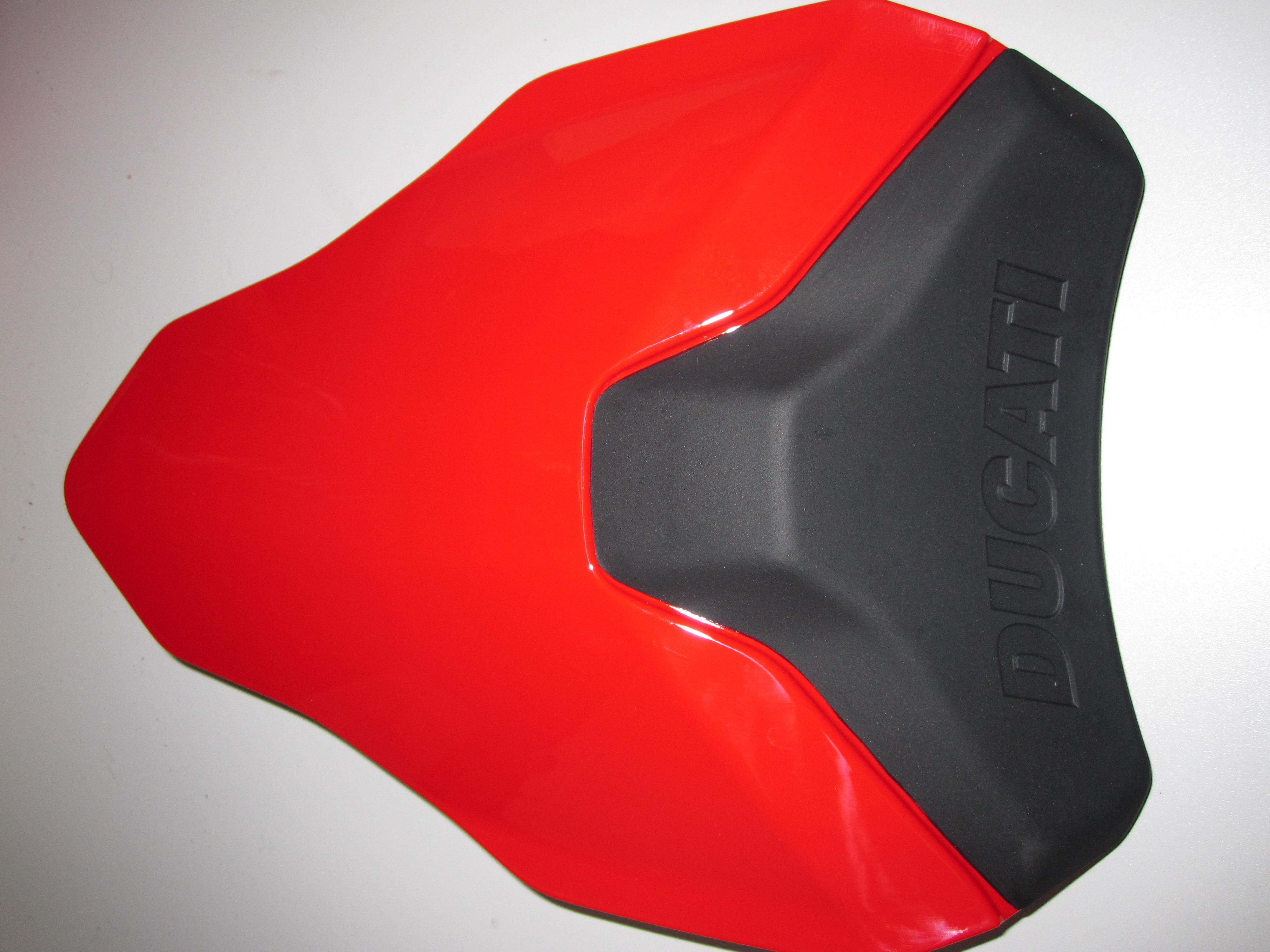 D14 Ducati 848 1098 1198 Seat cover Corse colours Red/White FRONT 